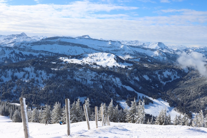 Foto zeigt den winterlichen Naturpark Nagelfluhkette