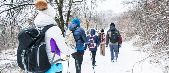 Foto zeigt Wandernde im Winter